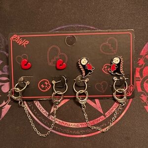 Heart Dinosaur & Handcuff Hot Topic Earring Set